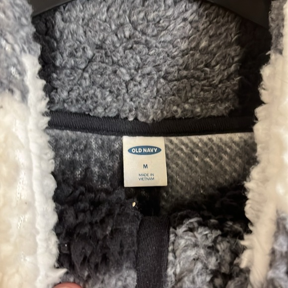 Never worn Old Navy- fleece coat is versatile and can be worn casual settings - Picture 2 of 2